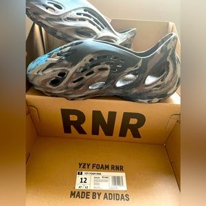 ❌⚠️SOLD⚠️❌ THANKS for all the offers👌🏻 Yeezy Foam RNR size 12 color MX cinder.